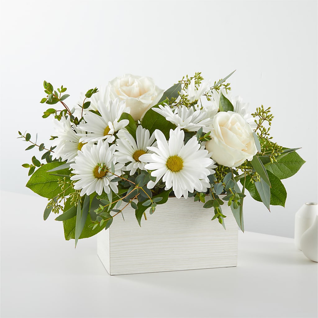Fresh Linen Box Bouquet – Reedley Flower Shop, Reedley CA