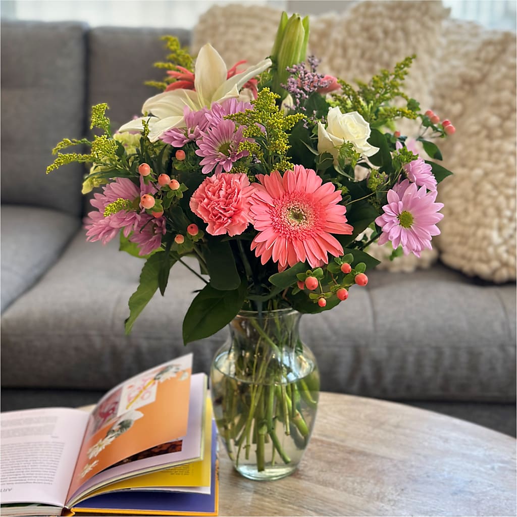 Pastel Tradition - A Florist Original – Reedley Flower Shop, Reedley CA