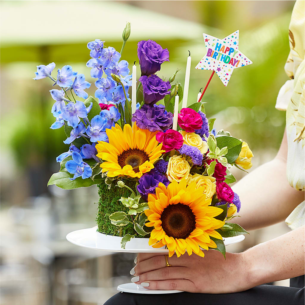 Star of the Day Floral Cake – Reedley Flower Shop, Reedley CA